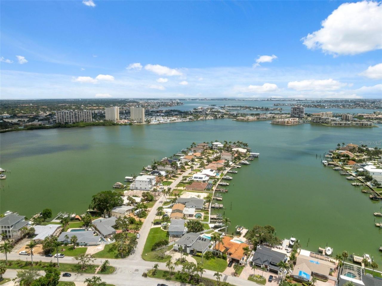 900 79th Street S, Saint Petersburg, FL 33707 Photo