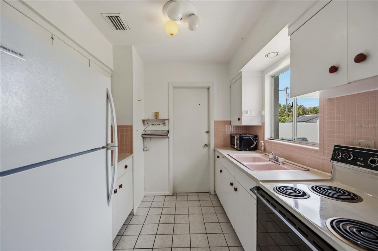 309 Base Avenue E, Venice, FL 34285 Photo