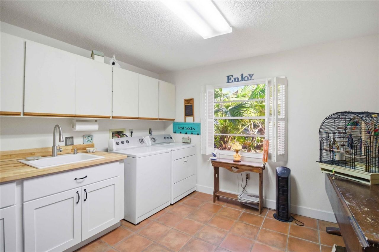 3951 Country View Drive, Sarasota, FL 34233 Photo