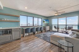 210 75th Ave N photo 4