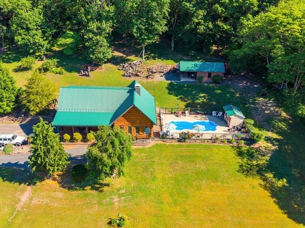 1183 READING TPKE, PAXINOS, PA 17860