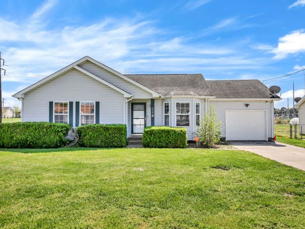 520 Gainey Dr, Oak Grove, KY 42262