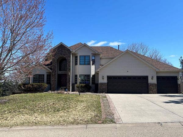 8362 Emerald Lane, Woodbury, MN 55125