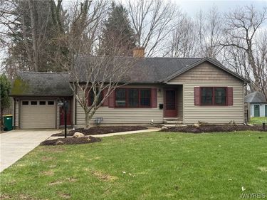 811 Lawrence Avenue, East Aurora, NY 14052