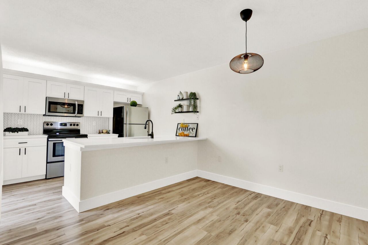 6605 66th Way, West Palm Beach, FL 33409 Photo