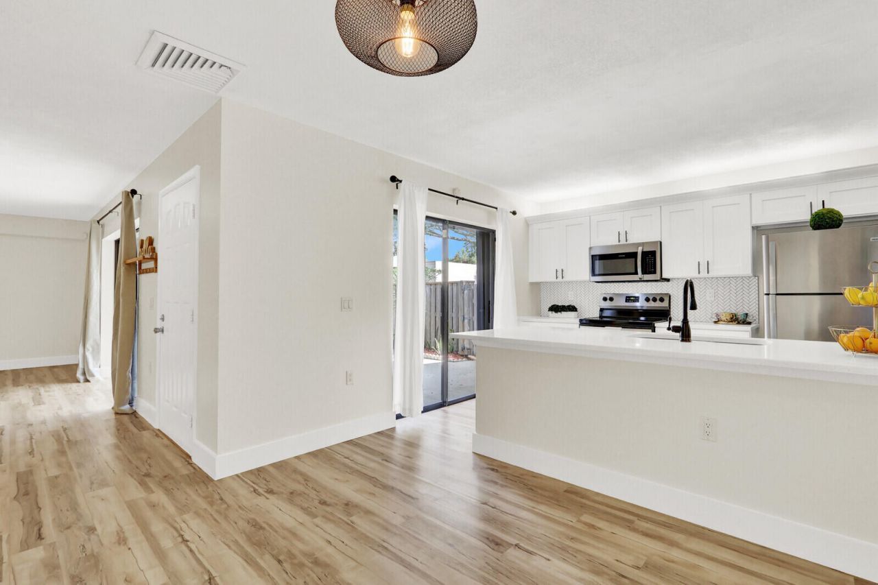 6605 66th Way, West Palm Beach, FL 33409 Photo