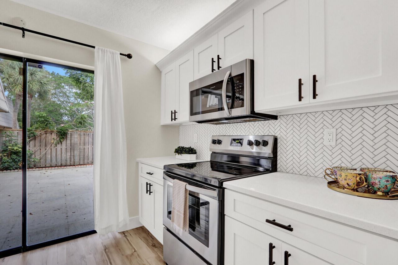 6605 66th Way, West Palm Beach, FL 33409 Photo