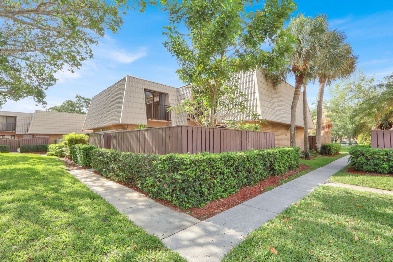 6605 66th Way, West Palm Beach, FL 33409 Photo