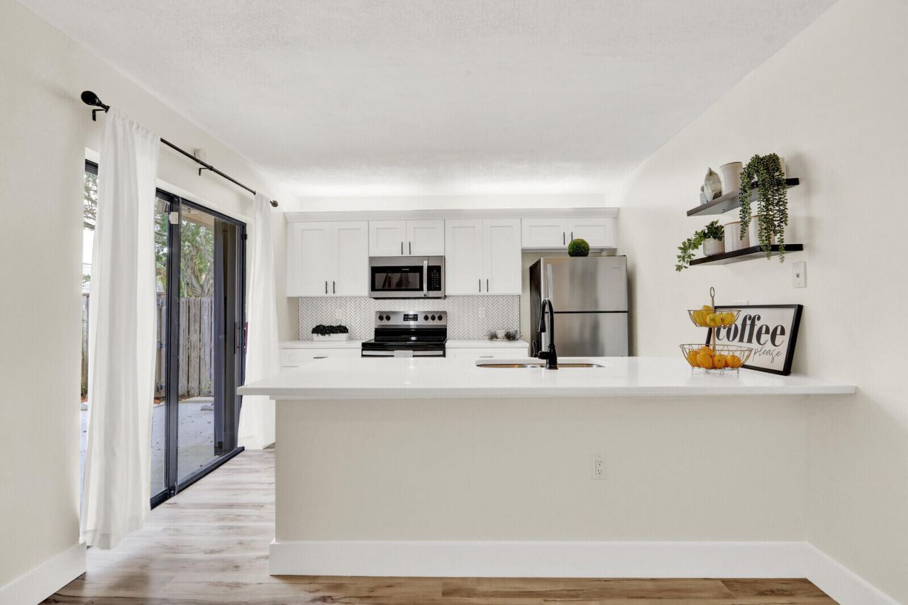 6605 66th Way, West Palm Beach, FL 33409 Photo