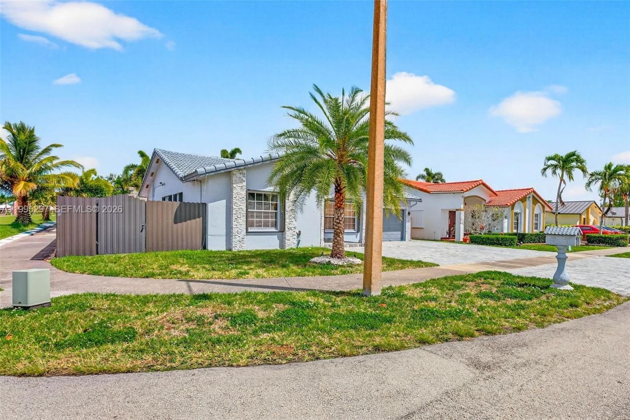 17201 SW 150th Ct , Miami, FL 33187 Photo