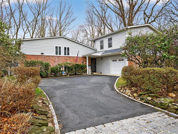 43 Highwood Road, East Norwich, NY 11732