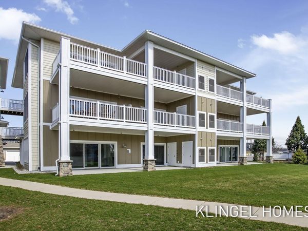 930 W Savidge Street, Unit 4, Spring Lake, MI 49456