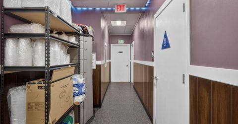 9729 Folsom Blvd, Sacramento, CA 95827 Photo