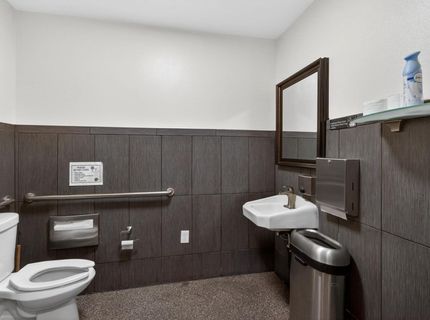 9729 Folsom Blvd, Sacramento, CA 95827 Photo