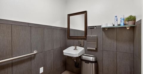 9729 Folsom Blvd, Sacramento, CA 95827 Photo