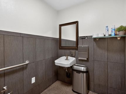 9729 Folsom Blvd, Sacramento, CA 95827 Photo