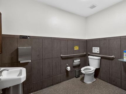 9729 Folsom Blvd, Sacramento, CA 95827 Photo