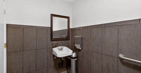 9729 Folsom Blvd, Sacramento, CA 95827 Photo