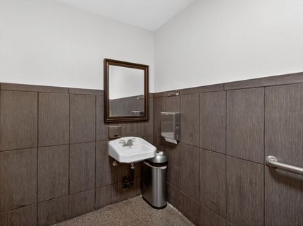 9729 Folsom Blvd, Sacramento, CA 95827 Photo