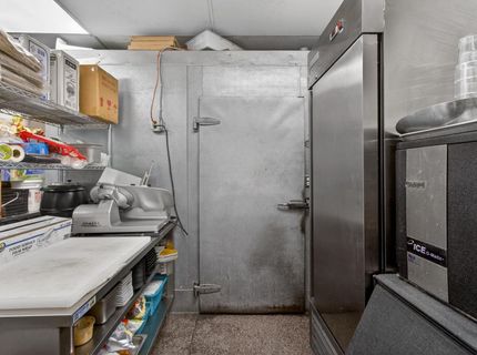 9729 Folsom Blvd, Sacramento, CA 95827 Photo