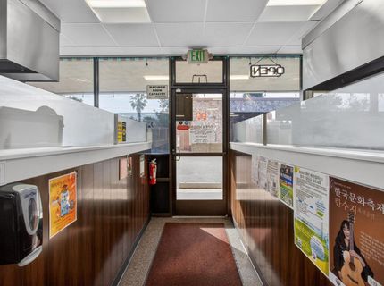 9729 Folsom Blvd, Sacramento, CA 95827 Photo