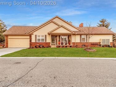 39836 Eagle Trace Drive, Northville Twp, MI 48168