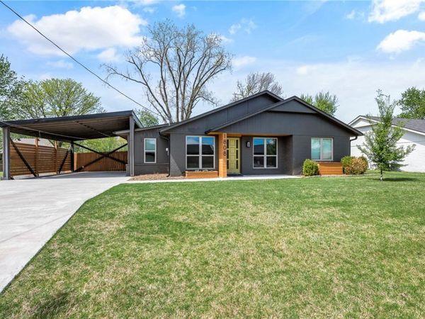 1808 SW D Street , Bentonville, AR 72712