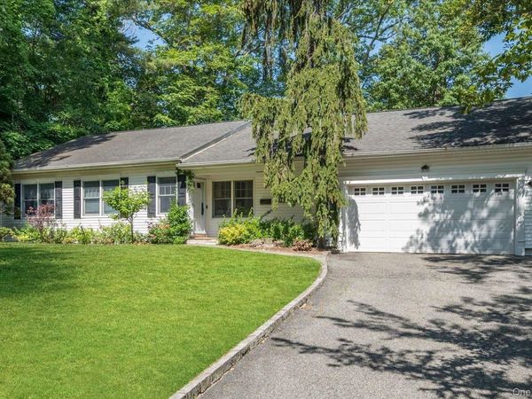 60 Fir Drive, East Hills, NY 11576