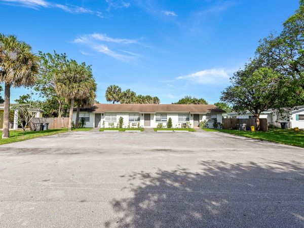 9350 Sun Court, West Palm Beach, FL 33403