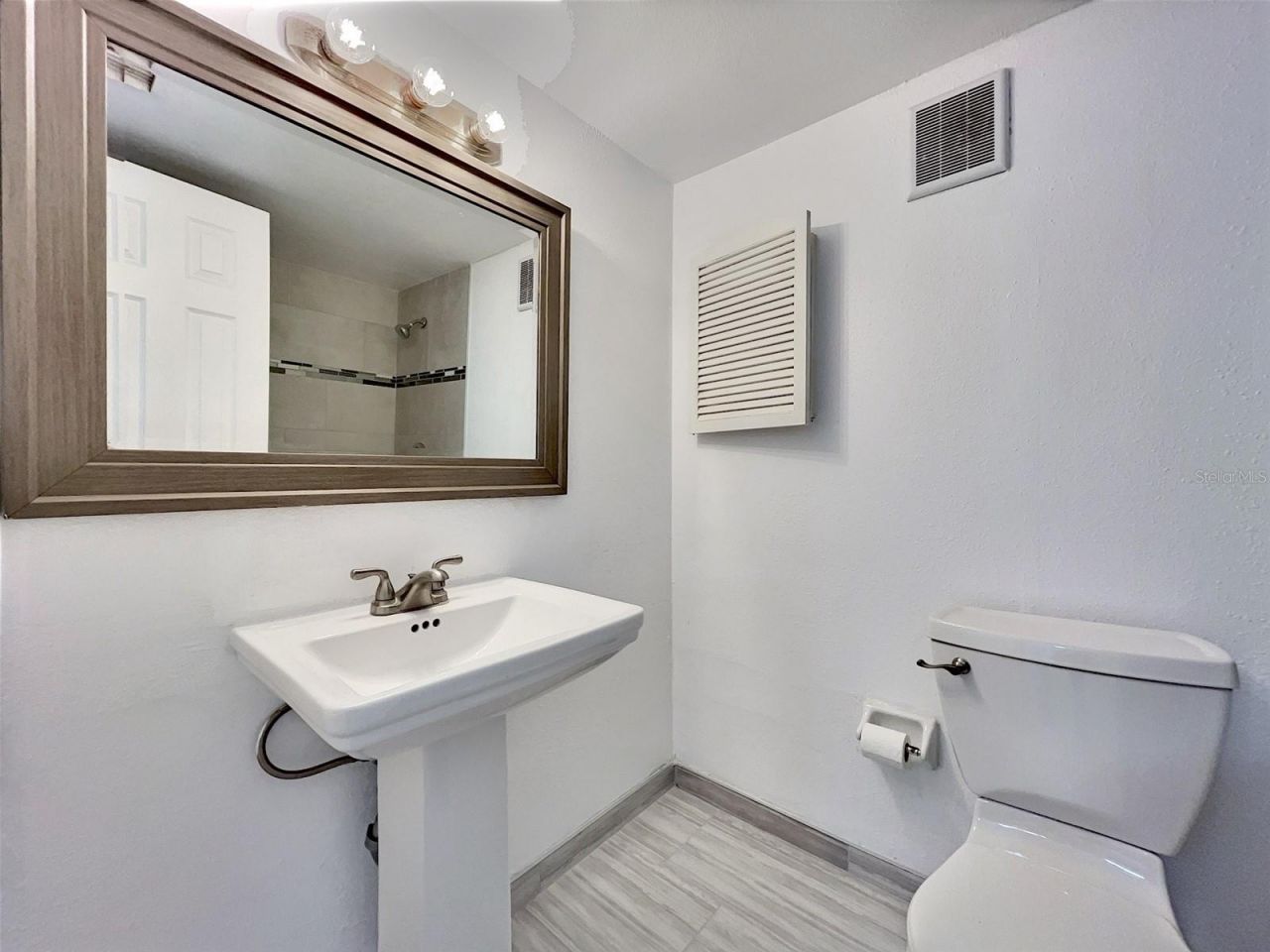 865 Sky Lake Circle , Unit D, Orlando, FL 32809 Photo