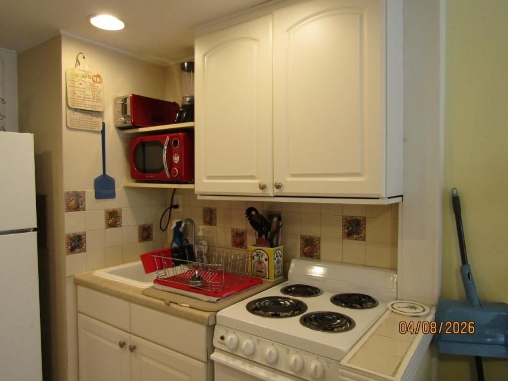 2204 Perrin Dr. Photo 10