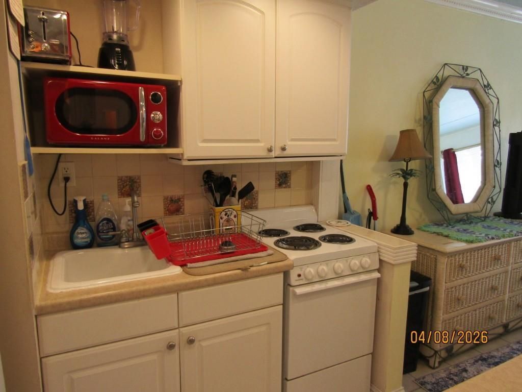 2204 Perrin Dr. Photo 13