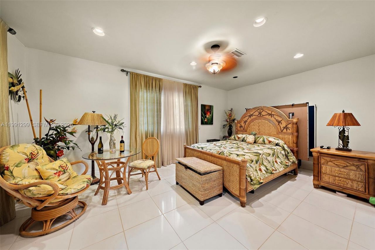 1047 S Southlake Dr, Hollywood, FL 33019 Photo