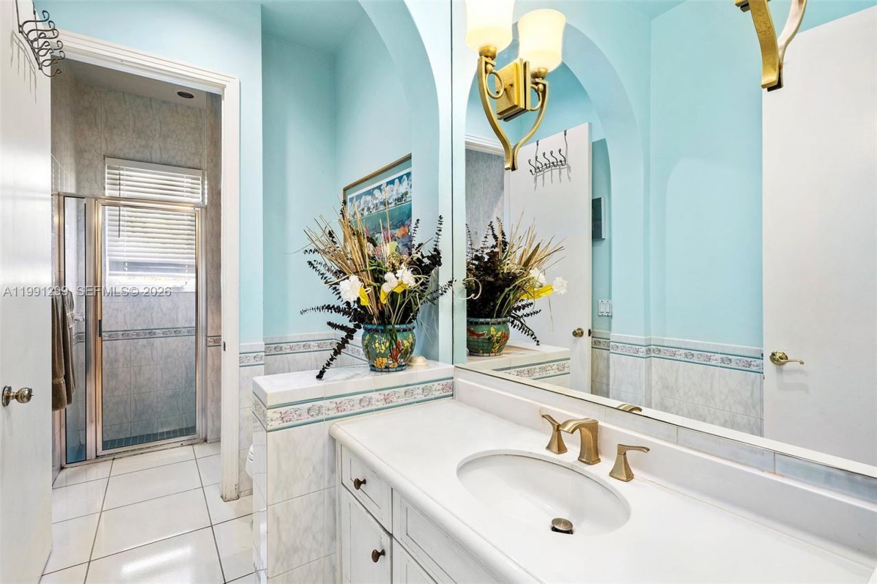1047 S Southlake Dr, Hollywood, FL 33019 Photo
