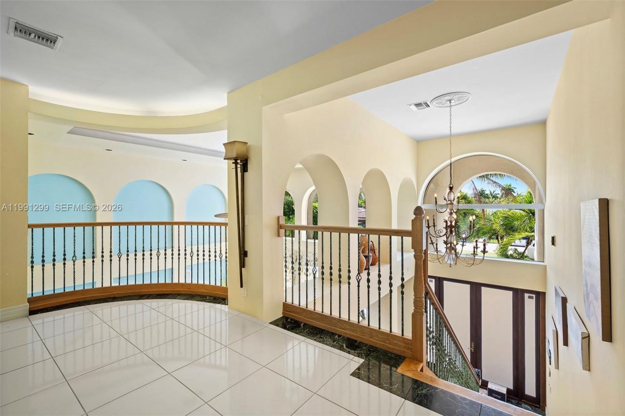 1047 S Southlake Dr, Hollywood, FL 33019 Photo