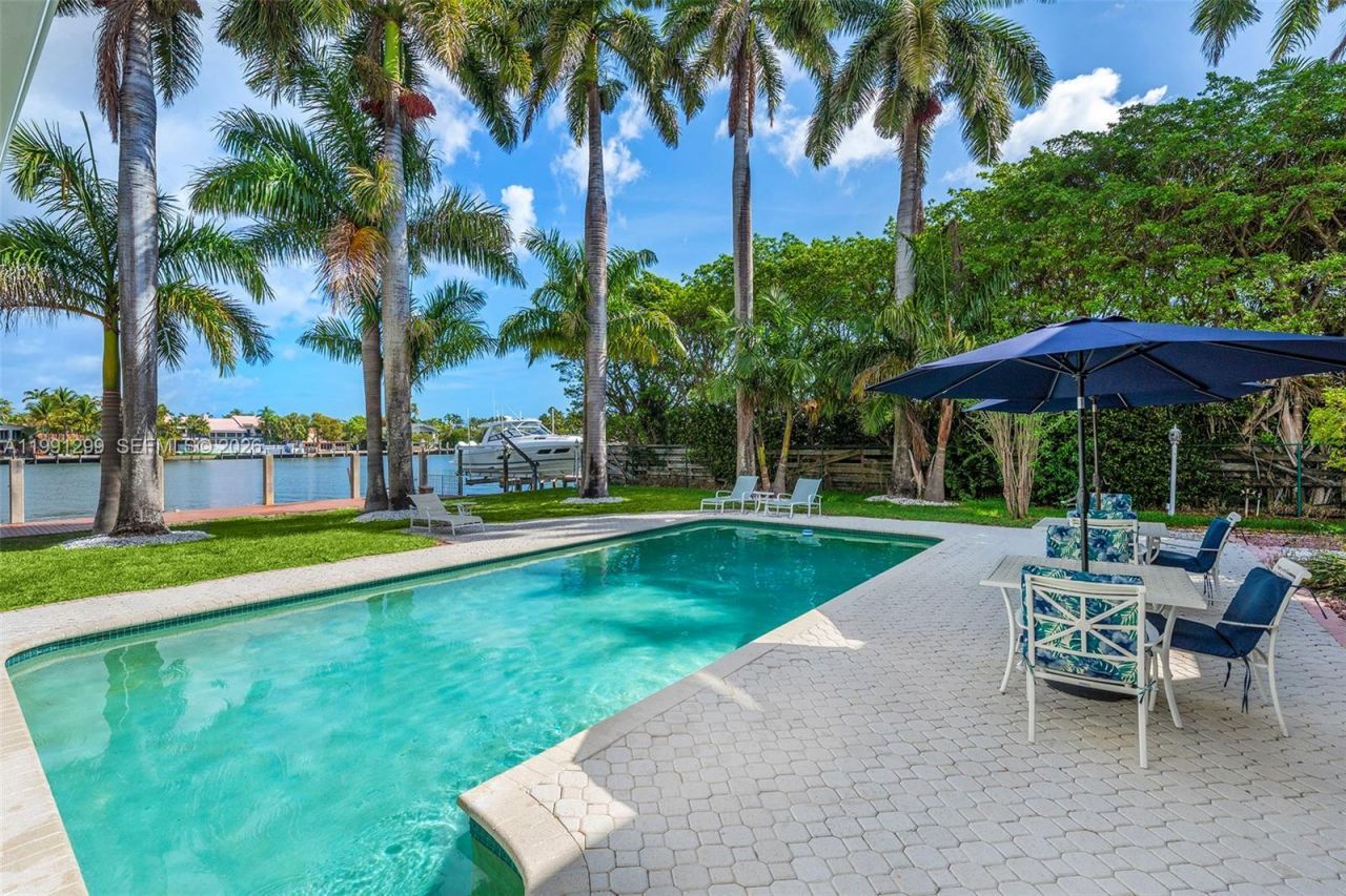 1047 S Southlake Dr, Hollywood, FL 33019 Photo