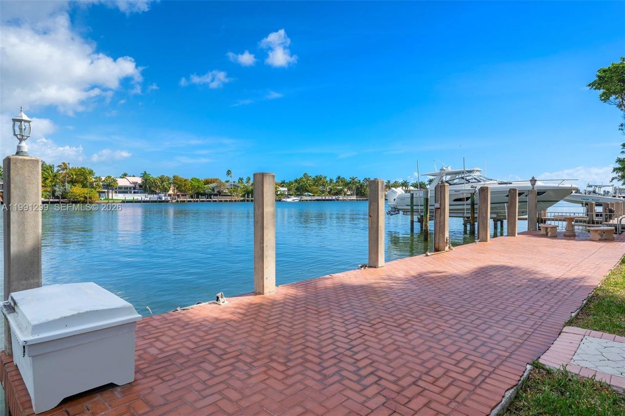 1047 S Southlake Dr, Hollywood, FL 33019 Photo