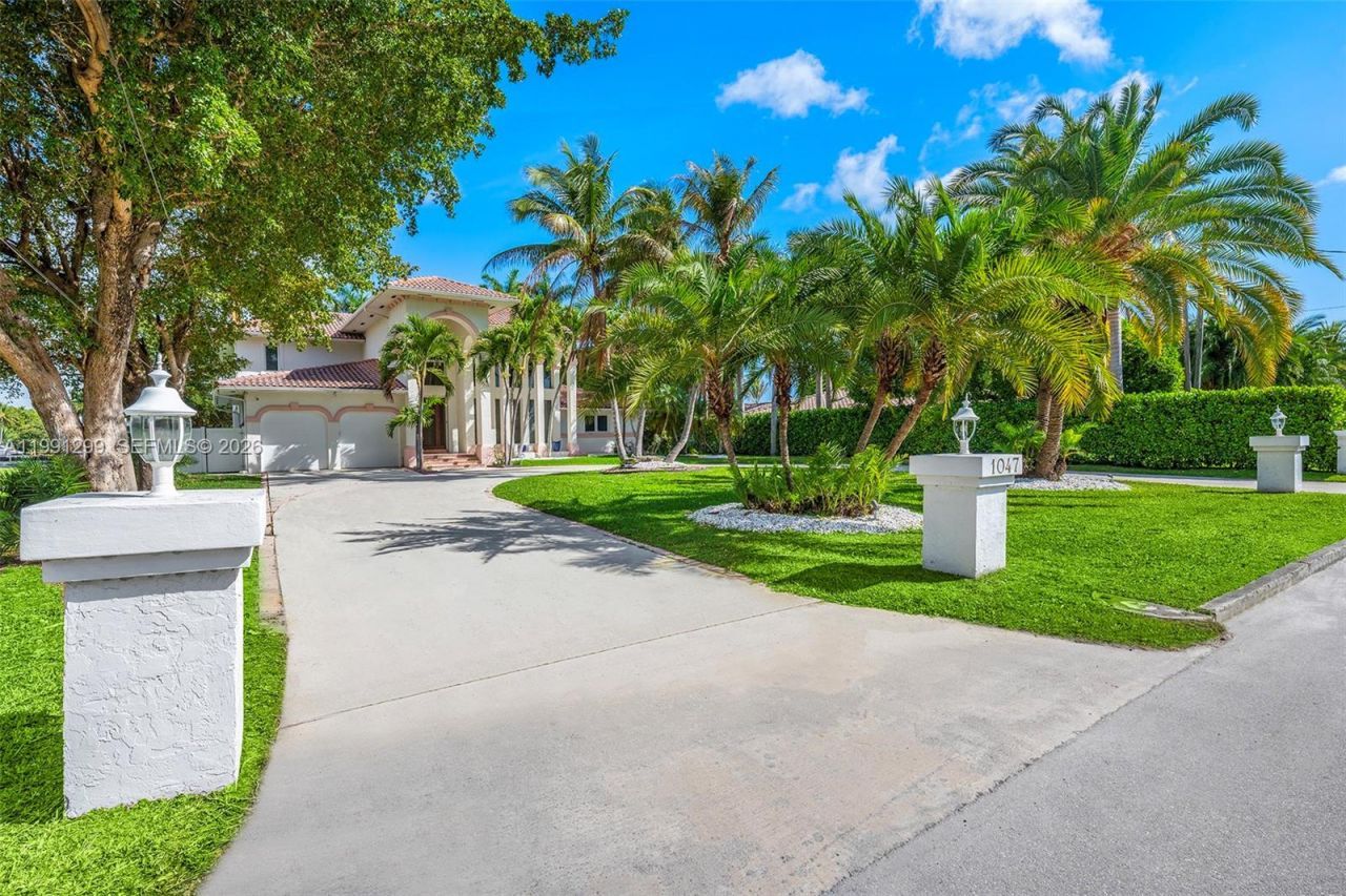 1047 S Southlake Dr, Hollywood, FL 33019 Photo