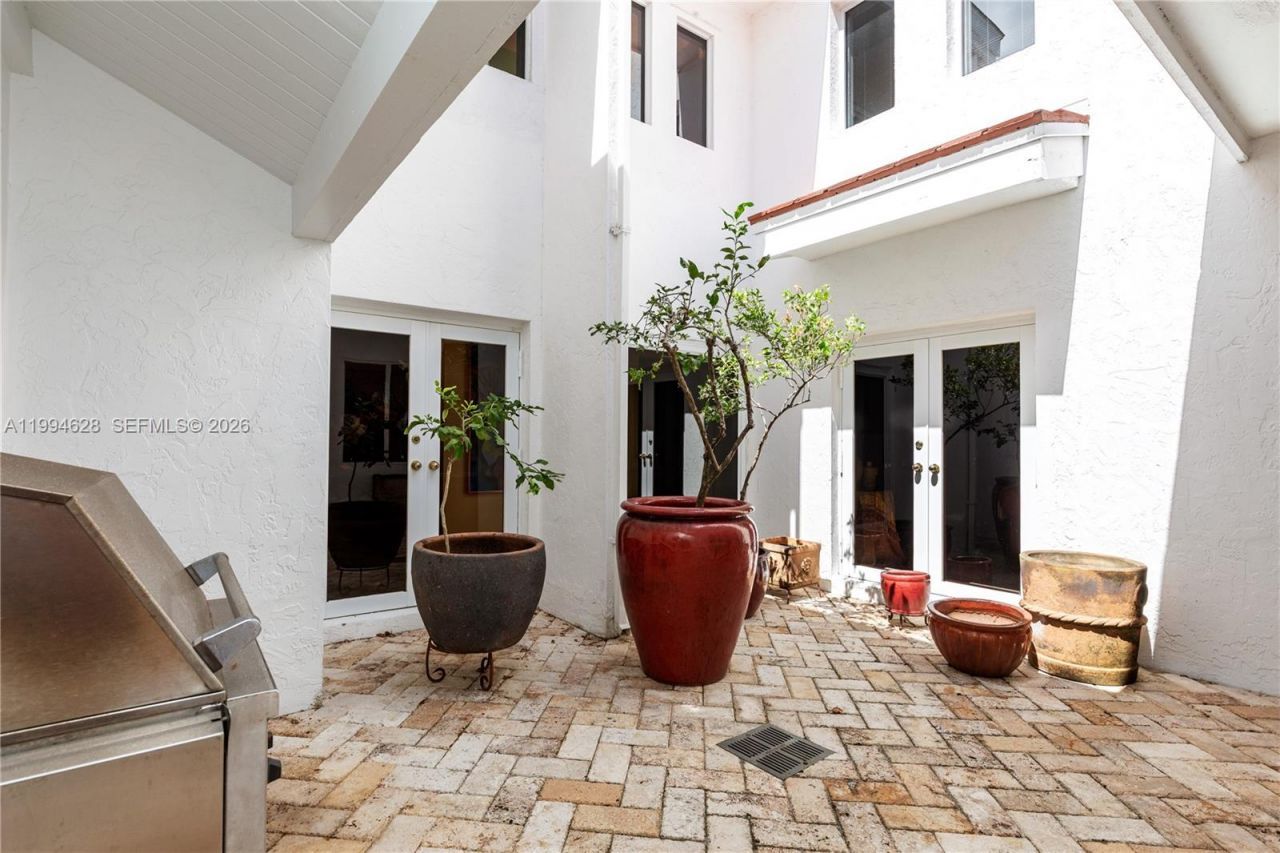 20251 W Oak Haven Cir, Miami, FL 33179 Photo