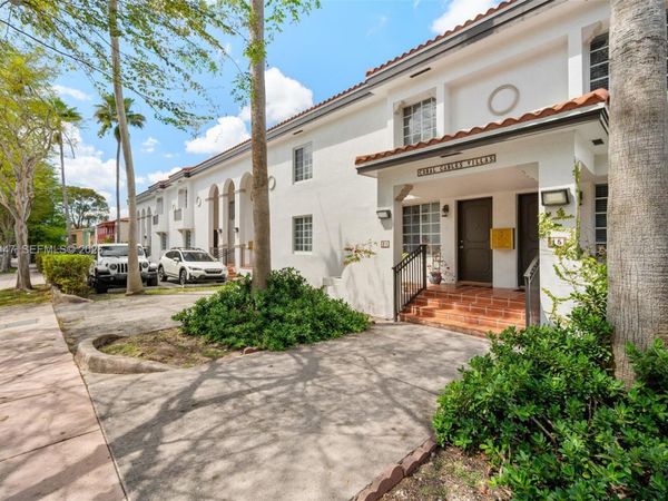 21 Madeira Ave, Unit 12, Coral Gables, FL 33134