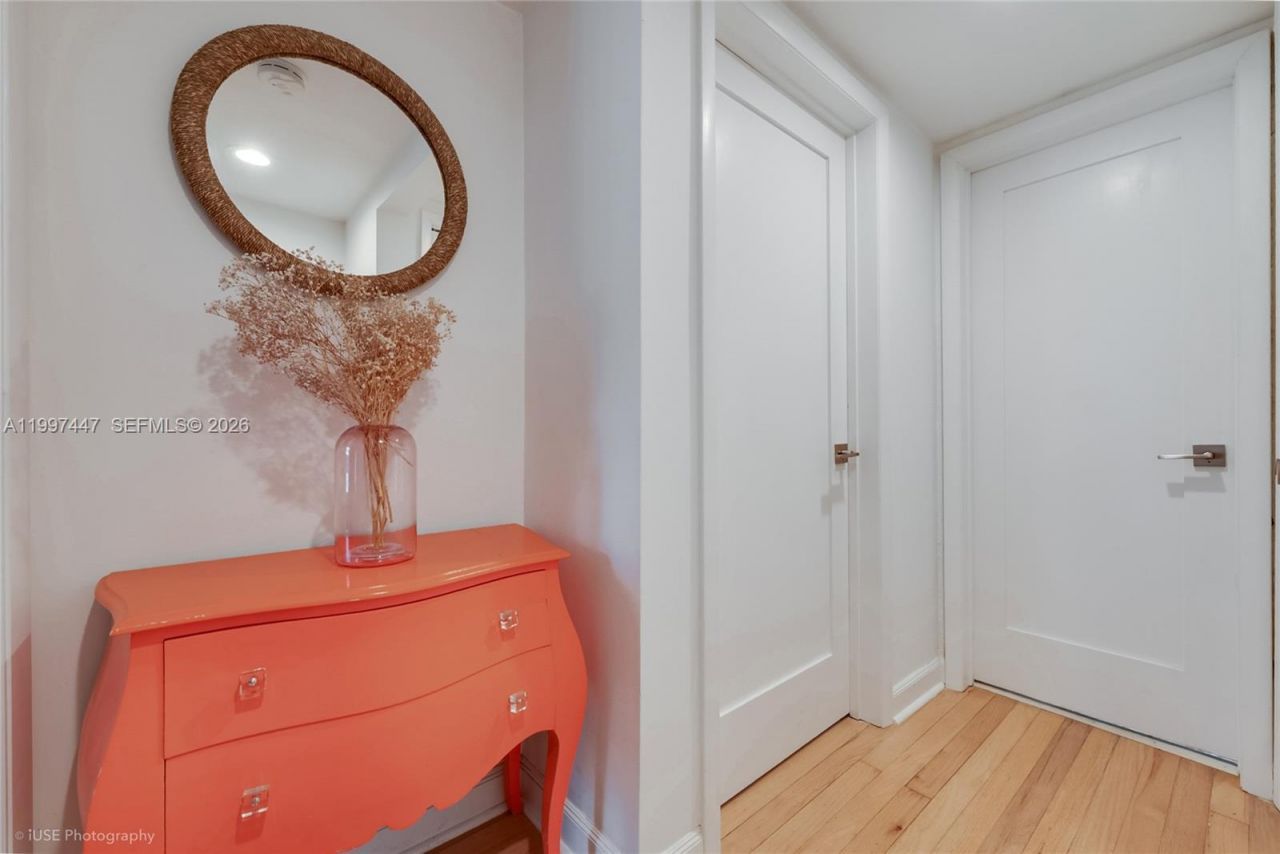 21 Madeira Ave , Unit 12, Coral Gables, FL 33134 Photo