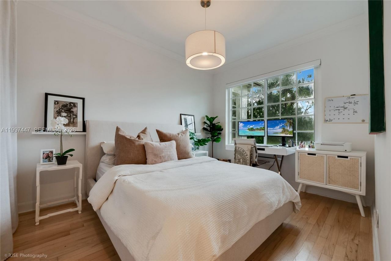 21 Madeira Ave , Unit 12, Coral Gables, FL 33134 Photo