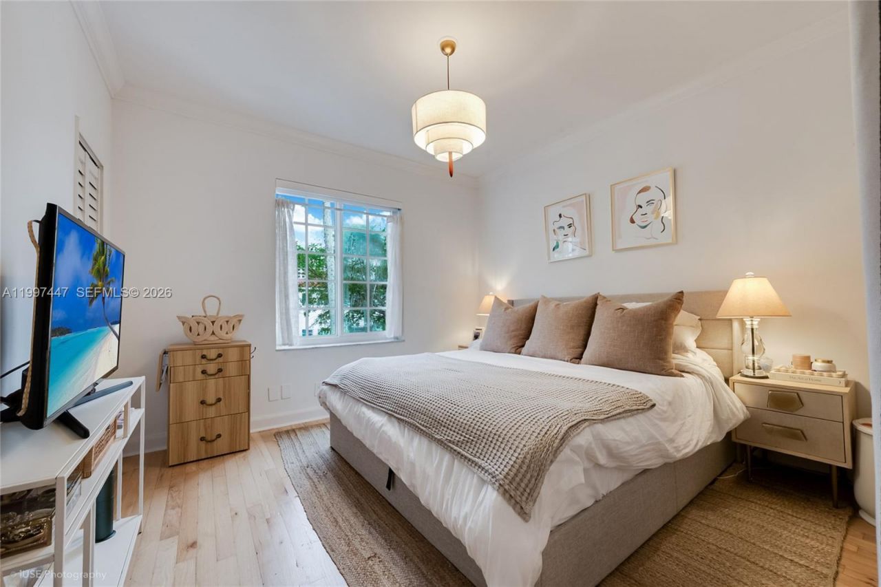 21 Madeira Ave , Unit 12, Coral Gables, FL 33134 Photo