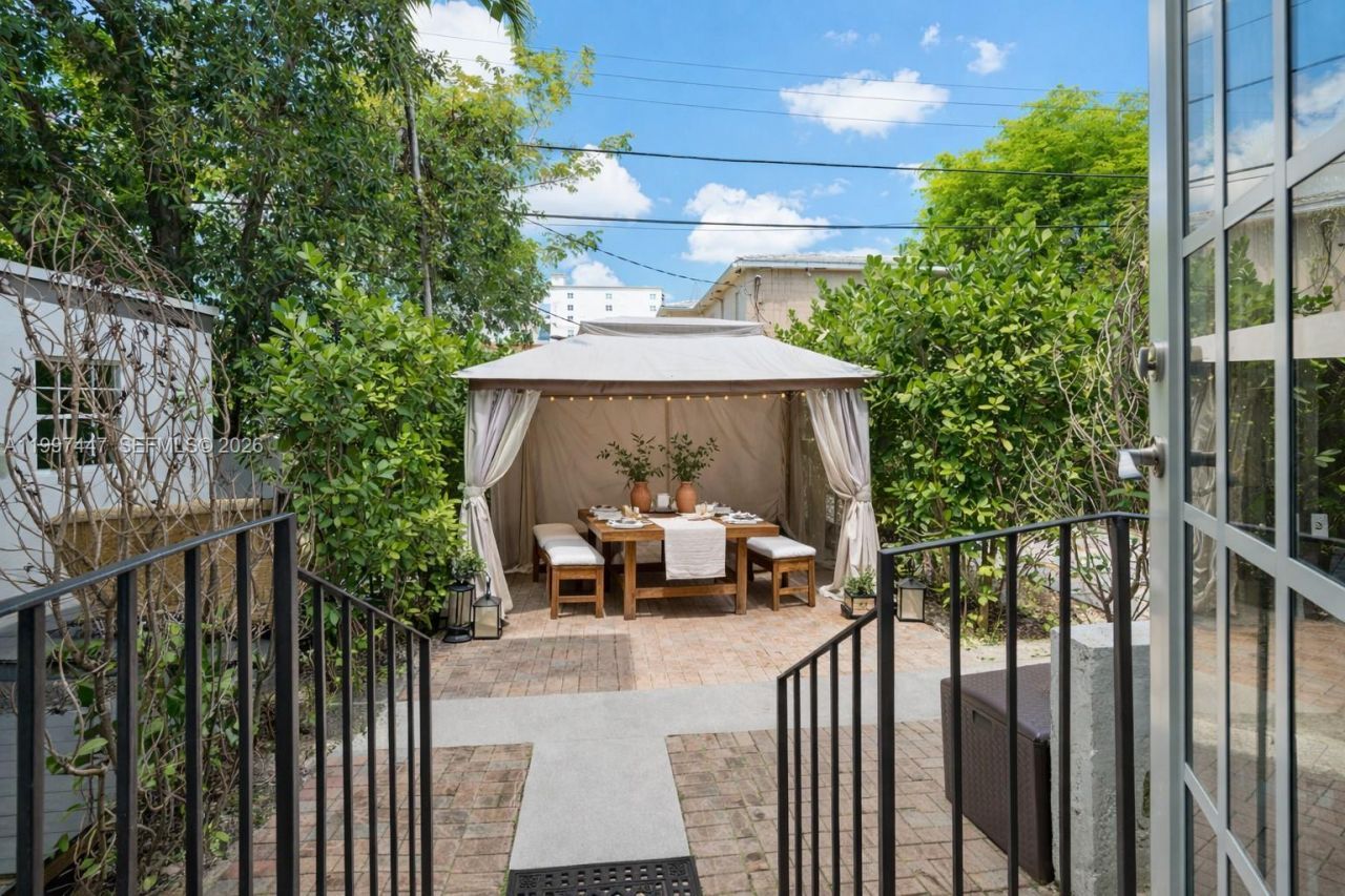 21 Madeira Ave , Unit 12, Coral Gables, FL 33134 Photo