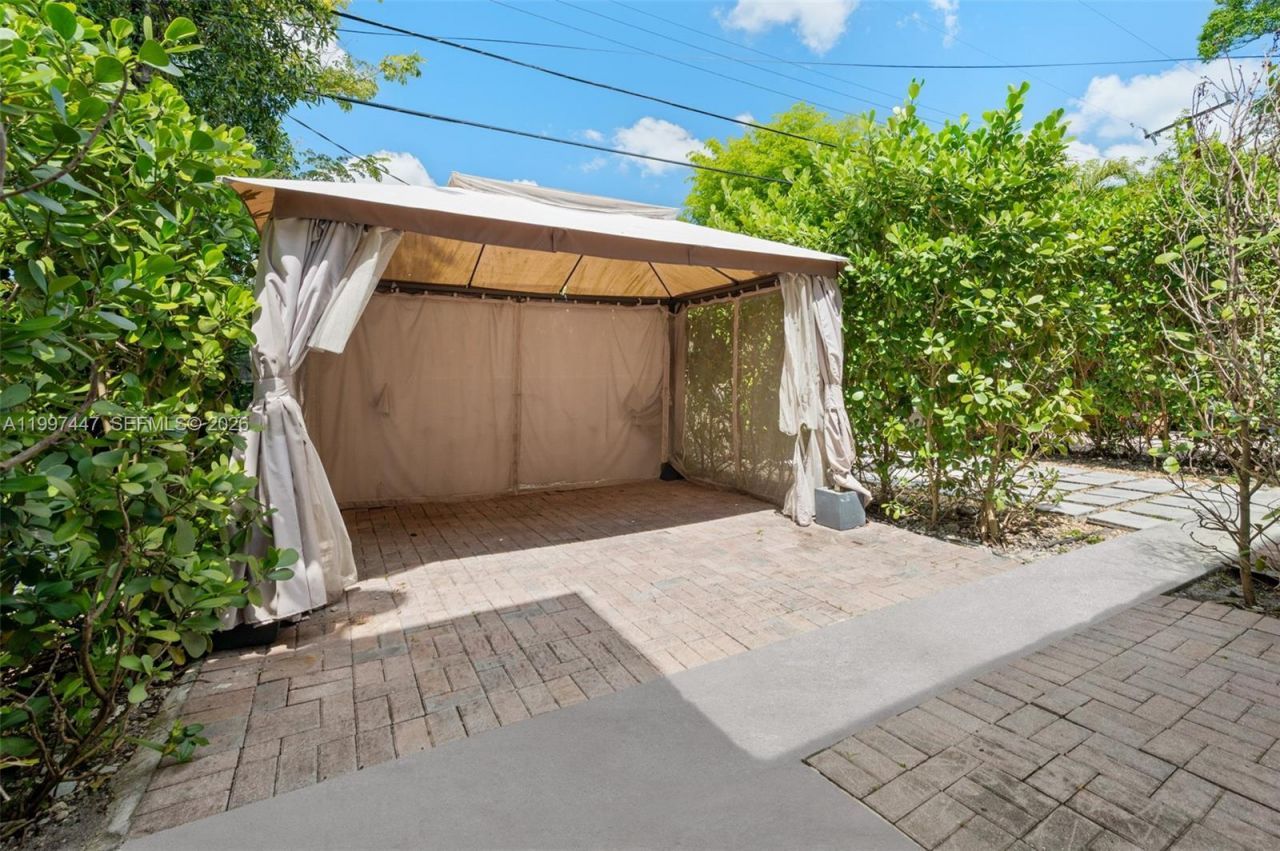 21 Madeira Ave , Unit 12, Coral Gables, FL 33134 Photo