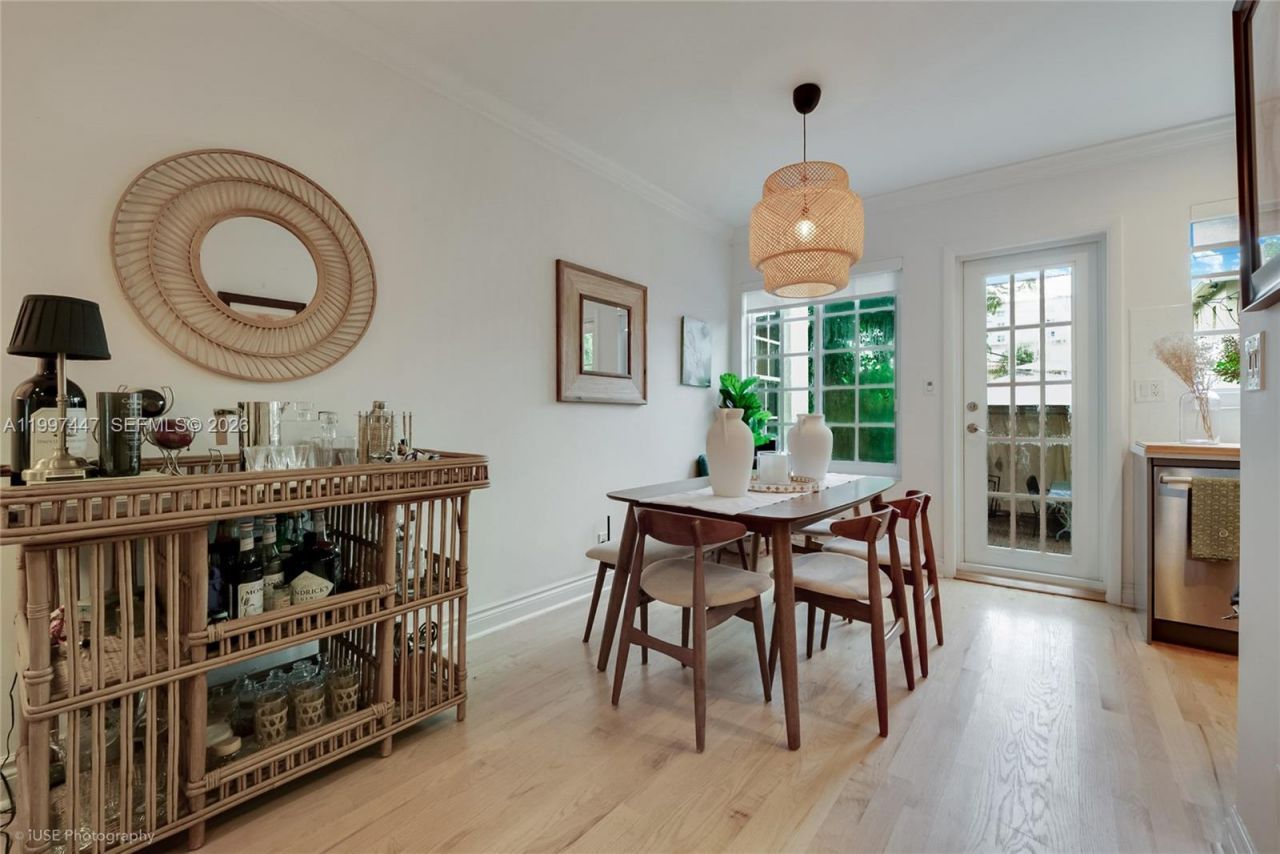 21 Madeira Ave , Unit 12, Coral Gables, FL 33134 Photo