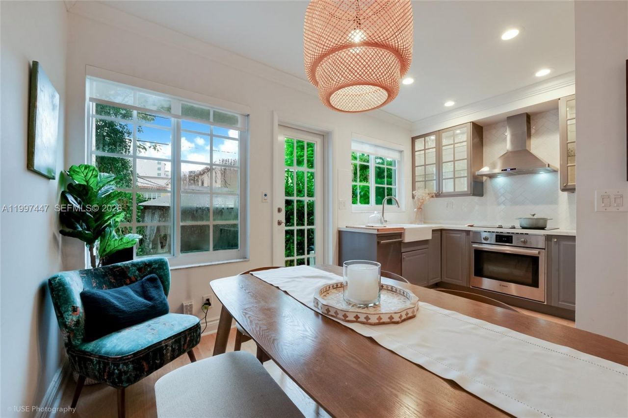 21 Madeira Ave , Unit 12, Coral Gables, FL 33134 Photo