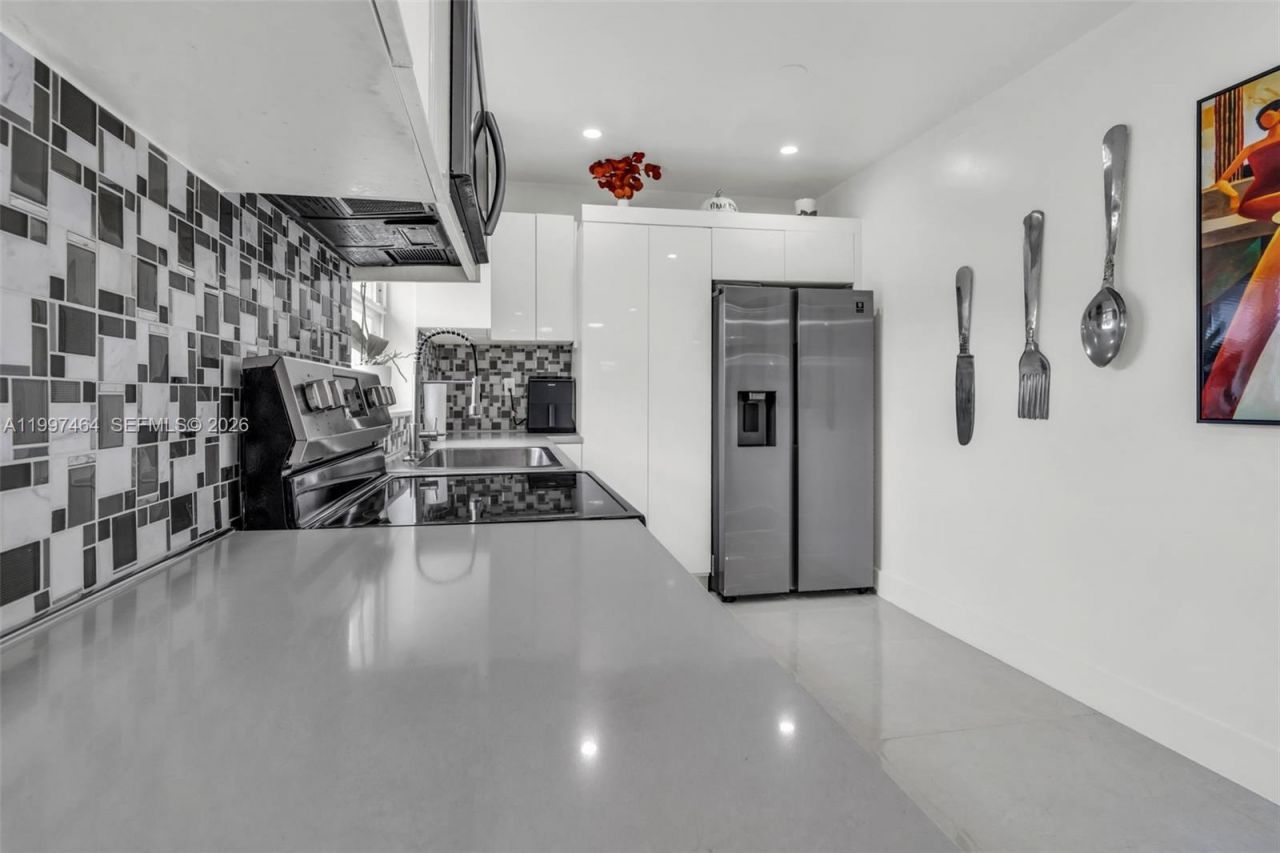 1055 NE 144th St, North Miami, FL 33161 Photo