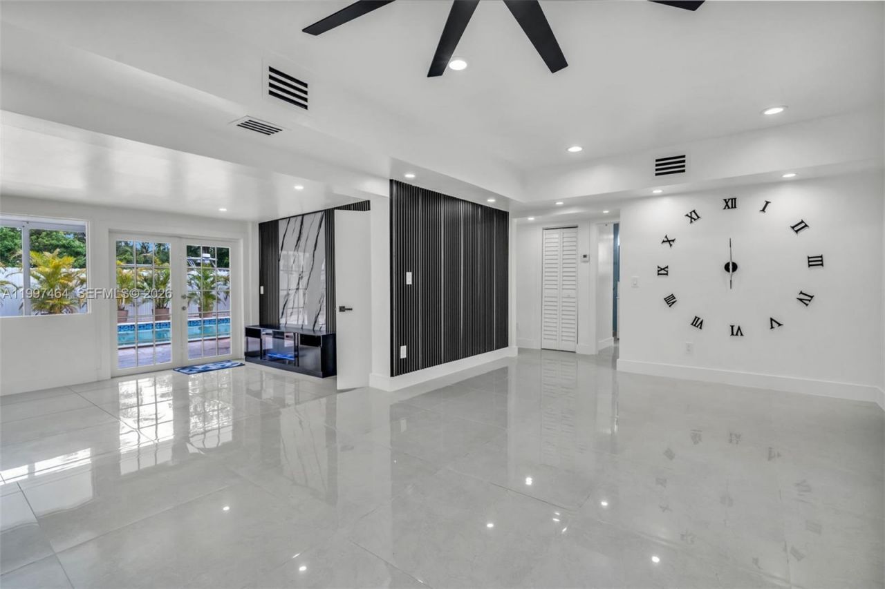 1055 NE 144th St, North Miami, FL 33161 Photo