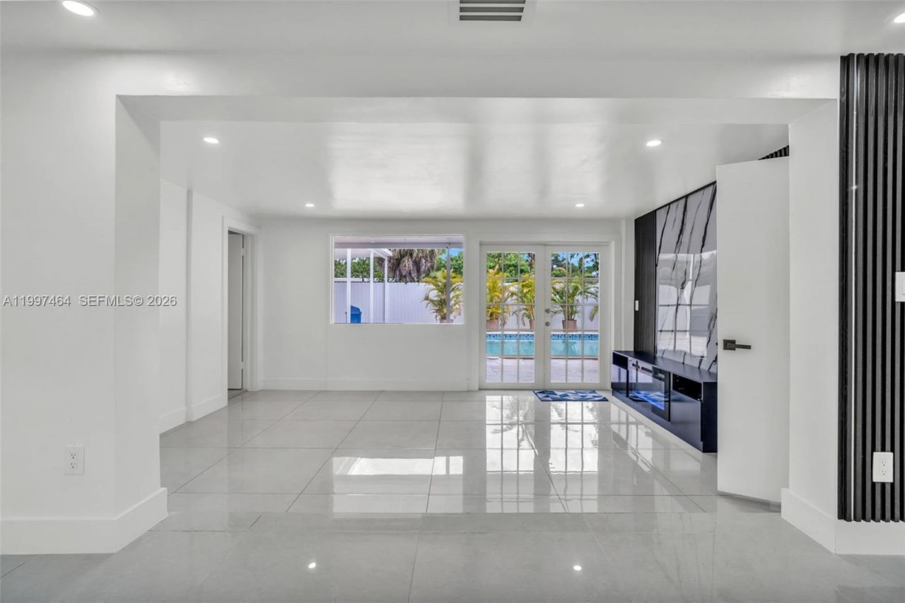 1055 NE 144th St, North Miami, FL 33161 Photo